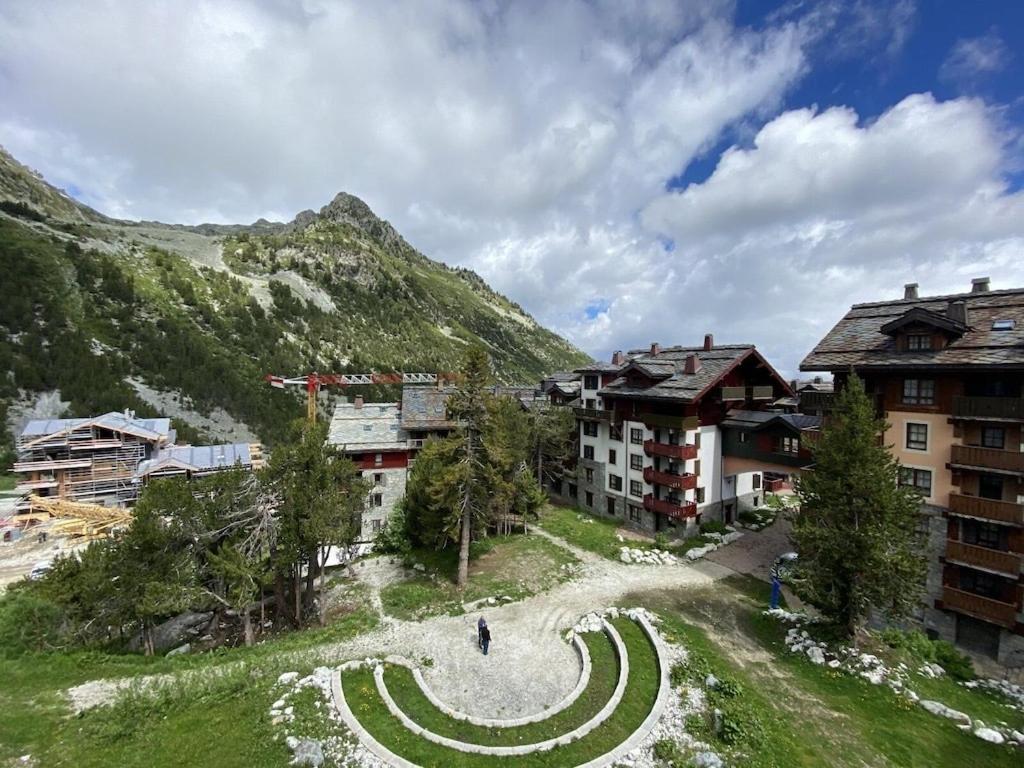 Mont Blanc - Arc 1950 - Ski-in Ski-out, 2 Bed Duplex, Sleeps 8