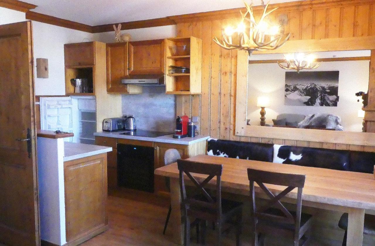 Mont Blanc - Arc 1950 - Ski-in Ski-out, 2 Bed Duplex, Sleeps 8
