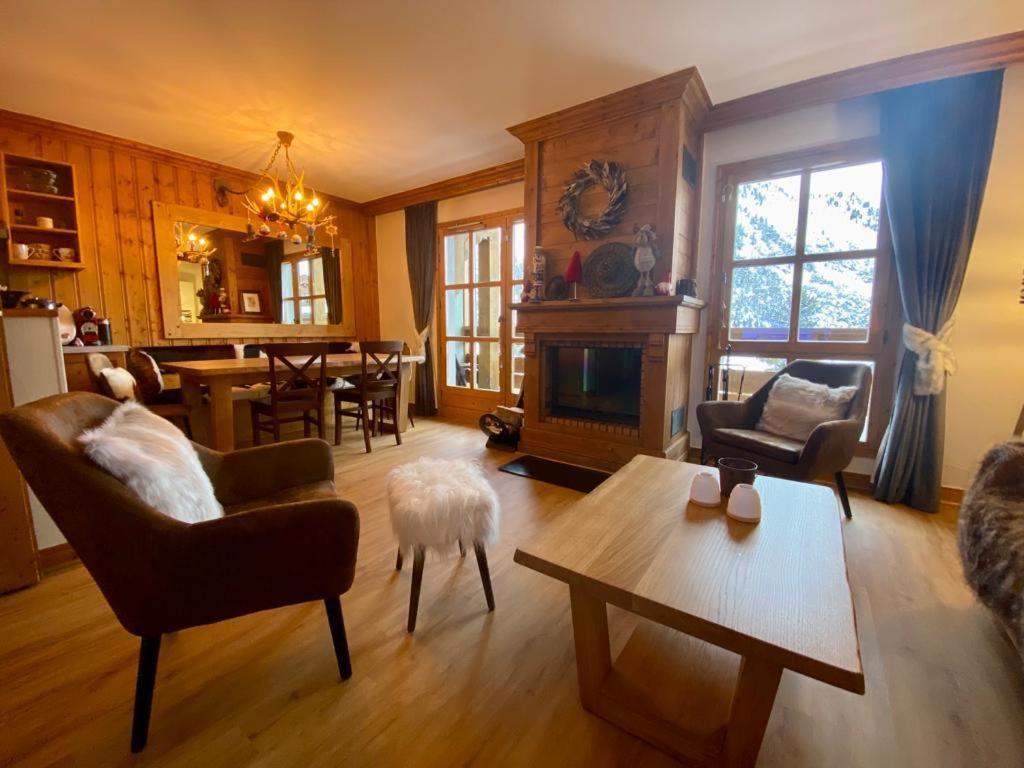 Mont Blanc - Arc 1950 - Ski-in Ski-out, 2 Bed Duplex, Sleeps 8 *