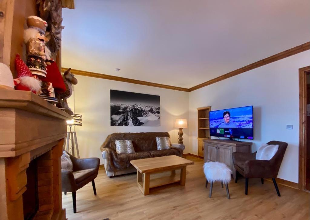 Apartment Mont Blanc - Arc 1950 - Ski-in Ski-out, 2 Bed Duplex, Sleeps 8 *