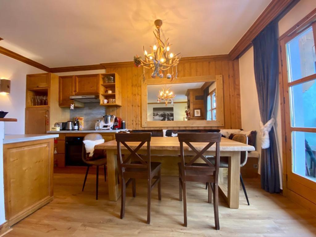 Mont Blanc - Arc 1950 - Ski-in Ski-out, 2 Bed Duplex, Sleeps 8